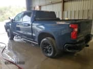 ✅ 2021 Chevrolet Silverado 1500 LT Trail Boss • VIN: 3GCPYFED3MG360323 • Lot: 81523885. Wystawiony na Copart z przebiegiem 115 670 mil. Bezpłatny archiwum sprzedaży aukcyjnych z USA i szczegółowy raport historii pojazdu na DreamBid. Zdjęcie 2.