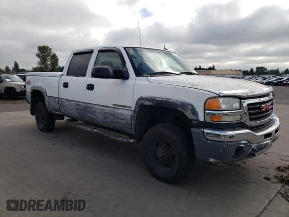 ✅ 2005 GMC Sierra 2500HD SLT • VIN: 1GTHK23255F872961 • Lot: 71084964. Wystawiony na Copart z przebiegiem Nie podano. Bezpłatny archiwum sprzedaży aukcyjnych z USA i szczegółowy raport historii pojazdu na DreamBid. Zdjęcie 4.