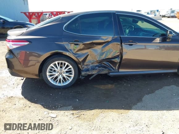 ✅ 2018 Toyota Camry LE • VIN: 4T1B11HK3JU046624 • Lot: 43511177. Listed on IAAI with 60,140 mi. Free auction sales archive from the USA and detailed vehicle history report at DreamBid. Image 6.