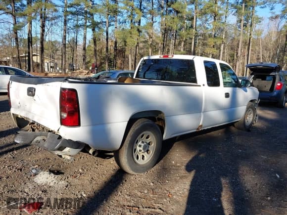✅ 2005 Chevrolet Silverado 1500 Work Truck • VIN: 1GCEC19ZX5E236587 • Lot: 43810602. Wystawiony na IAAI z przebiegiem 382 781 mil. Bezpłatny archiwum sprzedaży aukcyjnych z USA i szczegółowy raport historii pojazdu na DreamBid. Zdjęcie 4.