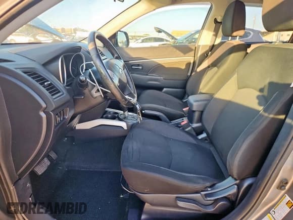 ✅ 2011 Mitsubishi Outlander ES • VIN: JA4AP3AU2BZ018169 • Лот: 92711065. Опубликован ранее на Copart с пробегом 230 662 миль. Бесплатный доступ к архиву аукционных продаж из США и подробный отчёт об истории автомобиля на DreamBid. Изображение 7.