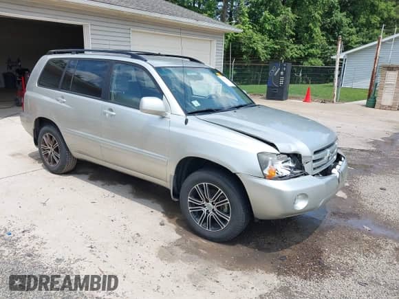 2006 Toyota Highlander z VIN JTEGD21AX60139594, wystawiony jako IAAI lot #42473393 z przebiegiem 210 409 mil mil oraz . Historia ofert i sprzedaży dostępna na DreamBid. Obrazek 1.