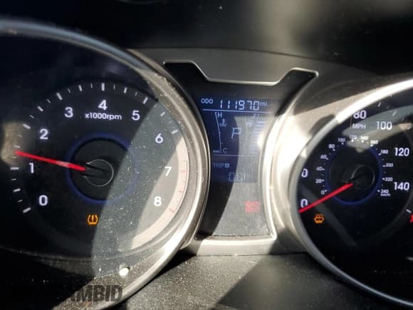 ✅ 2015 Hyundai Veloster • VIN: KMHTC6AD8FU239351 • Lot: 82050654. Wystawiony na Copart z przebiegiem 111 970 mil. Bezpłatny archiwum sprzedaży aukcyjnych z USA i szczegółowy raport historii pojazdu na DreamBid. Zdjęcie 9.