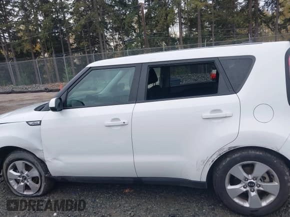 ✅ 2018 Kia Soul • VIN: KNDJN2A26J7891907 • Lot: 43558936. Listed on IAAI with 109,661 mi. Free auction sales archive from the USA and detailed vehicle history report at DreamBid. Image 14.