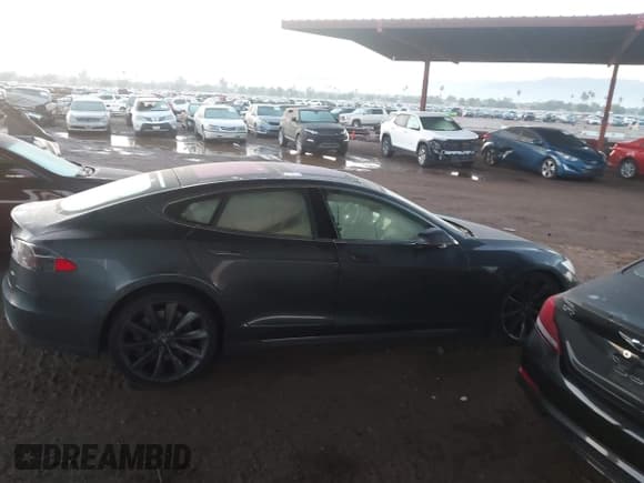 ✅ 2015 Tesla Model S 85D • VIN: 5YJSA1E2XFF116080 • Лот: 43769257. Опубликован ранее на IAAI с пробегом Не указан. Бесплатный доступ к архиву аукционных продаж из США и подробный отчёт об истории автомобиля на DreamBid. Изображение 13.