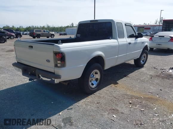 ✅ 1995 Ford Ranger Splash • VIN: 1FTCR14X0STA20749 • Lot: 43816270. Listed on IAAI with 82,505 mi. Free auction sales archive from the USA and detailed vehicle history report at DreamBid. Image 4.