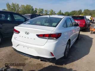 ✅ 2019 Hyundai Sonata SE • VIN: 5NPE24AF8KH791295 • Lot: 43234345. Listed on IAAI with 117,828 mi. Free auction sales archive from the USA and detailed vehicle history report at DreamBid. Image 4.