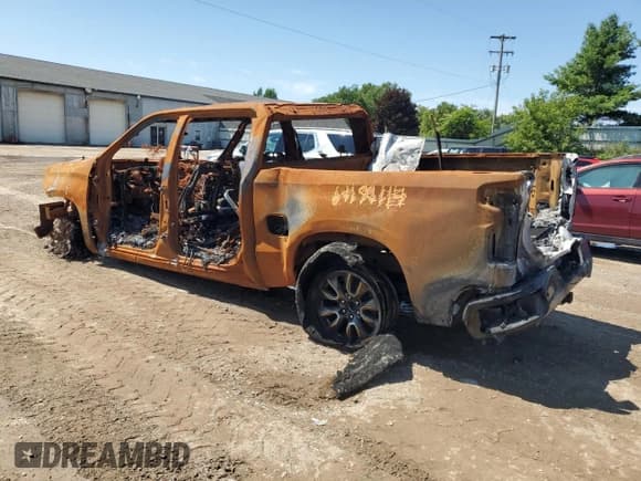 ✅ 2021 Chevrolet Silverado 1500 RST • VIN: 1GCUYEED4MZ275908 • Lot: 64354754. Wystawiony na Copart z przebiegiem Nie podano. Bezpłatny archiwum sprzedaży aukcyjnych z USA i szczegółowy raport historii pojazdu na DreamBid. Zdjęcie 2.
