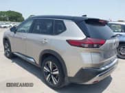 ✅ 2021 Nissan Rogue Platinum • VIN: JN8AT3DD6MW311417 • Lot: 42308941. Wystawiony na IAAI z przebiegiem 61 806 mil. Bezpłatny archiwum sprzedaży aukcyjnych z USA i szczegółowy raport historii pojazdu na DreamBid. Zdjęcie 3.