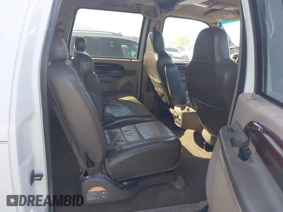 ✅ 2003 Ford Excursion Eddie Bauer • VIN: 1FMSU45PX3EB55961 • Лот: 42024840. Опубликован ранее на IAAI с пробегом 284 158 миль. Бесплатный доступ к архиву аукционных продаж из США и подробный отчёт об истории автомобиля на DreamBid. Изображение 8.