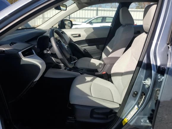 ✅ 2024 Toyota Corolla Cross L • VIN: 7MUAAAAGXRV104000 • Lot: 92443145. Listed on Copart with 16,905 mi. Free auction sales archive from the USA and detailed vehicle history report at DreamBid. Image 7.