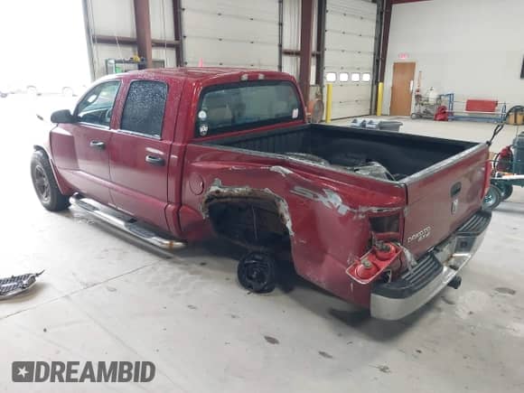 2008 Dodge Dakota SXT z VIN 1D7HW38K18S528662, wystawiony jako IAAI lot #42315787 z przebiegiem 258 549 mil mil oraz . Historia ofert i sprzedaży dostępna na DreamBid. Obrazek 3.