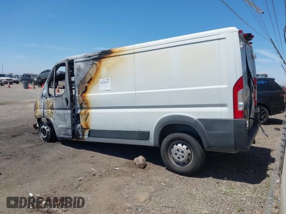 ✅ 2016 Ram ProMaster Cargo • VIN: 3C6TRVAG5GE102169 • Lot: 42239253. Wystawiony na IAAI z przebiegiem Nie podano. Bezpłatny archiwum sprzedaży aukcyjnych z USA i szczegółowy raport historii pojazdu na DreamBid. Zdjęcie 3.