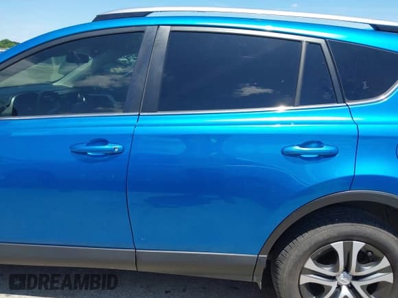 ✅ 2017 Toyota RAV4 LE • VIN: JTMZFREV9HJ702581 • Lot: 42338876. Listed on IAAI with 180,291 mi. Free auction sales archive from the USA and detailed vehicle history report at DreamBid. Image 14.