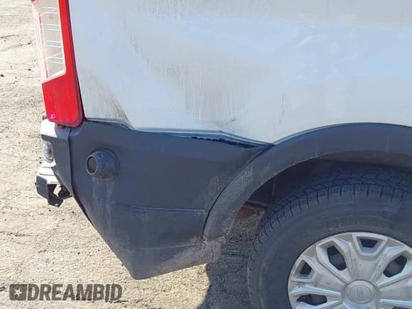 ✅ 2018 Ford Transit Passenger XL • VIN: 1FBZX2YM1JKA33699 • Lot: 41786863. Wystawiony na IAAI z przebiegiem 138 735 mil. Bezpłatny archiwum sprzedaży aukcyjnych z USA i szczegółowy raport historii pojazdu na DreamBid. Zdjęcie 6.