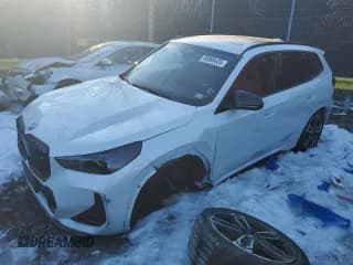 ✅ 2024 BMW X1 • VIN: WBX13EF0XR5Y44467 • Lot: 88998435. Wystawiony na Copart z przebiegiem Nie podano. Bezpłatny archiwum sprzedaży aukcyjnych z USA i szczegółowy raport historii pojazdu na DreamBid. Zdjęcie 1.