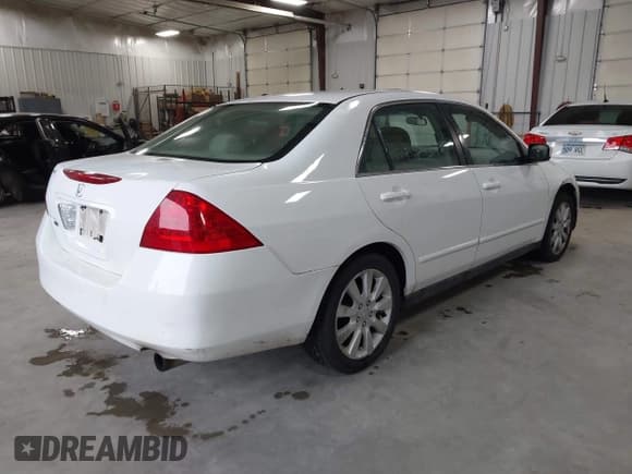 ✅ 2006 Honda Accord LX • VIN: 1HGCM66366A072699 • Lot: 42196423. Listed on IAAI with 151,300 mi. Free auction sales archive from the USA and detailed vehicle history report at DreamBid. Image 4.