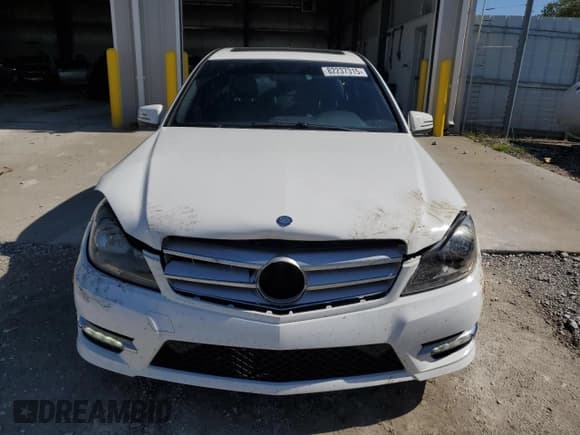 ✅ 2013 Mercedes-Benz C 300 Sport • VIN: WDDGF8AB1DF899634 • Lot: 82237315. Wystawiony na Copart z przebiegiem 122 557 mil. Bezpłatny archiwum sprzedaży aukcyjnych z USA i szczegółowy raport historii pojazdu na DreamBid. Zdjęcie 5.