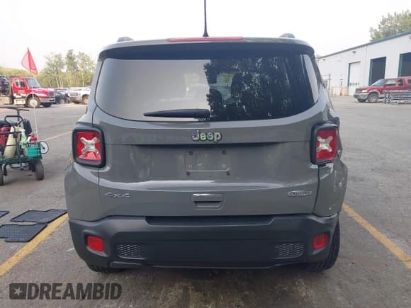 ✅ 2020 Jeep Renegade Latitude • VIN: ZACNJBBB2LPK99984 • Lot: 42916487. Listed on IAAI with 46,933 mi. Free auction sales archive from the USA and detailed vehicle history report at DreamBid. Image 17.
