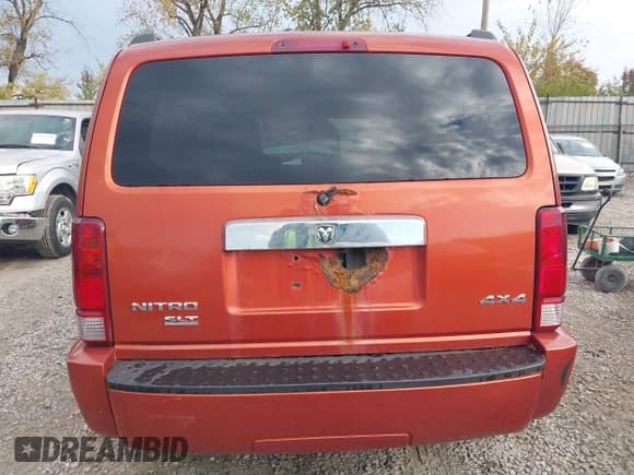 ✅ 2007 Dodge Nitro SLT • VIN: 1D8GU58KX7W608879 • Lot: 43581875. Wystawiony na IAAI z przebiegiem 216 699 mil. Bezpłatny archiwum sprzedaży aukcyjnych z USA i szczegółowy raport historii pojazdu na DreamBid. Zdjęcie 6.