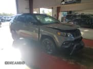 ✅ 2023 Jeep Compass Trailhawk • VIN: 3C4NJDDN0PT571453 • Lot: 81069835. Wystawiony na Copart z przebiegiem 18 310 mil. Bezpłatny archiwum sprzedaży aukcyjnych z USA i szczegółowy raport historii pojazdu na DreamBid. Zdjęcie 4.