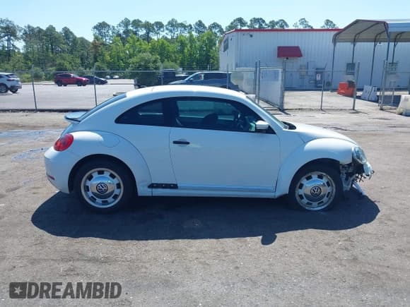 ✅ 2015 Volkswagen Beetle Fleet Edition • VIN: 3VWF17AT0FM655321 • Lot: 42386548. Listed on IAAI with 120,215 mi. Free auction sales archive from the USA and detailed vehicle history report at DreamBid. Image 13.