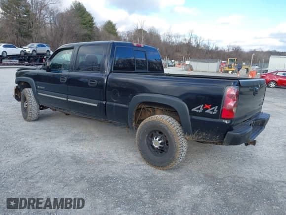 ✅ 2005 Chevrolet Silverado 2500HD LS • VIN: 1GCHK23U35F826160 • Lot: 41752747. Wystawiony na IAAI z przebiegiem 204 627 mil. Bezpłatny archiwum sprzedaży aukcyjnych z USA i szczegółowy raport historii pojazdu na DreamBid. Zdjęcie 3.