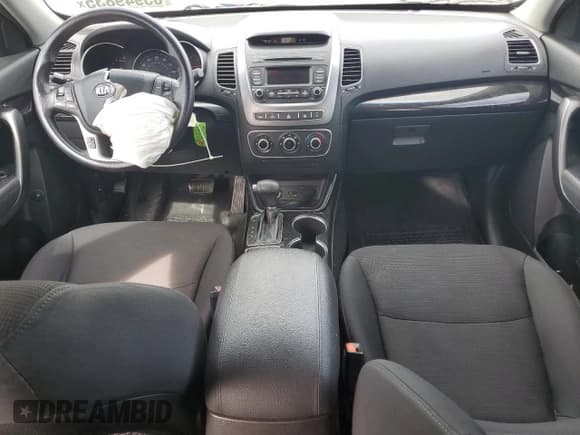 ✅ 2015 Kia Sorento LX • VIN: 5XYKT3A61FG628723 • Лот: 83949835. Опубликован ранее на Copart с пробегом 134 929 миль. Бесплатный доступ к архиву аукционных продаж из США и подробный отчёт об истории автомобиля на DreamBid. Изображение 8.