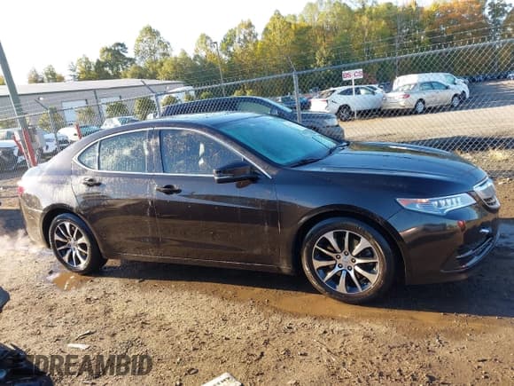 ✅ 2017 Acura TLX • VIN: 19UUB1F38HA010382 • Lot: 43499280. Listed on IAAI with 136,127 mi. Free auction sales archive from the USA and detailed vehicle history report at DreamBid. Image 13.