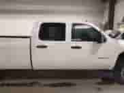 2007 Chevrolet Silverado 2500HD 1LT z VIN 1GCHK23647F512117, wystawiony jako IAAI lot #41359591 z przebiegiem 289 455 mil mil oraz . Historia ofert i sprzedaży dostępna na DreamBid. Obrazek 13.