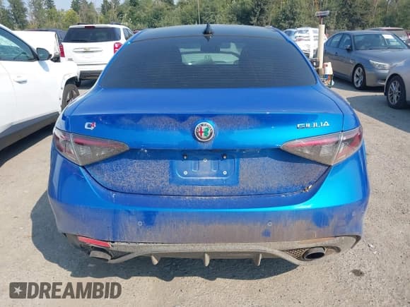 ✅ 2024 Alfa Romeo Giulia Veloce • VIN: ZARFANBN5R7683823 • Lot: 43093237. Wystawiony na IAAI z przebiegiem 11 070 mil. Bezpłatny archiwum sprzedaży aukcyjnych z USA i szczegółowy raport historii pojazdu na DreamBid. Zdjęcie 16.