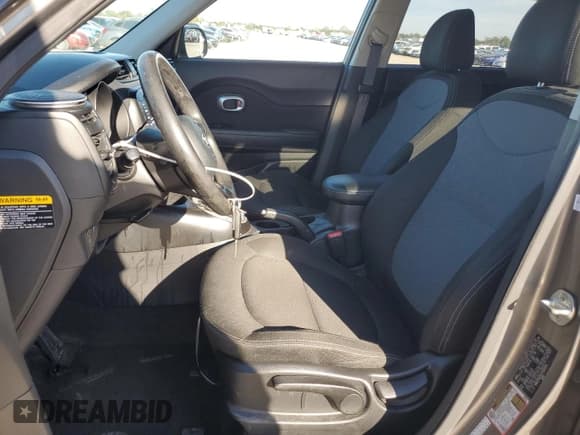 ✅ 2018 Kia Soul + • VIN: KNDJP3A50J7539304 • Лот: 86464795. Опубликован ранее на Copart с пробегом 128 581 миль. Бесплатный доступ к архиву аукционных продаж из США и подробный отчёт об истории автомобиля на DreamBid. Изображение 7.