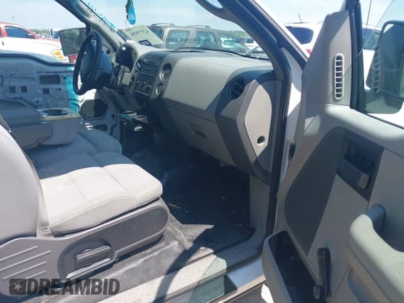 ✅ 2004 Ford F-150 STX • VIN: 1FTRX12W44KD93215 • Lot: 42970094. Listed on IAAI with 174,478 mi. Free auction sales archive from the USA and detailed vehicle history report at DreamBid. Image 5.