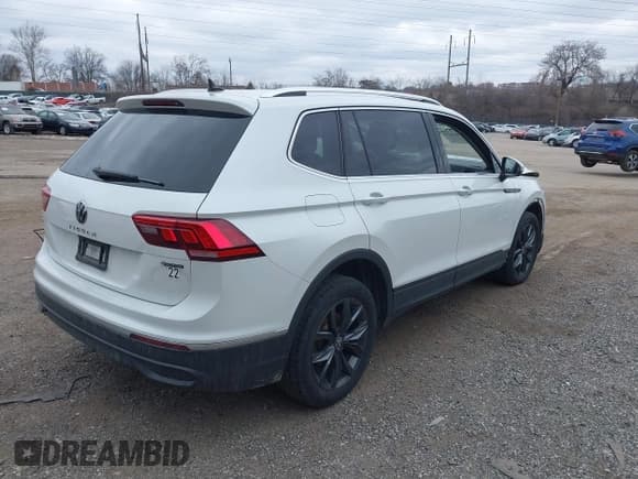 ✅ 2023 Volkswagen Tiguan SE • VIN: 3VV2B7AX8PM062519 • Lot: 41541819. Wystawiony na IAAI z przebiegiem 93 873 mil. Bezpłatny archiwum sprzedaży aukcyjnych z USA i szczegółowy raport historii pojazdu na DreamBid. Zdjęcie 4.