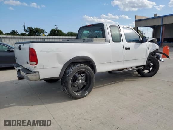 ✅ 2000 Ford F-150 XL • VIN: 1FTRX18L7YNB50273 • Lot: 70456245. Wystawiony na Copart z przebiegiem Nie podano. Bezpłatny archiwum sprzedaży aukcyjnych z USA i szczegółowy raport historii pojazdu na DreamBid. Zdjęcie 3.