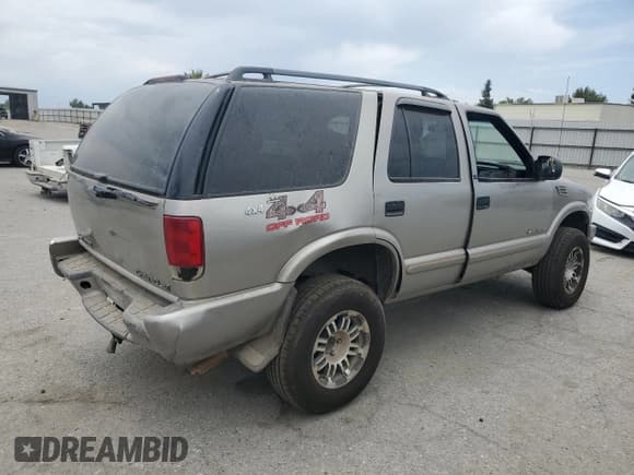 ✅ 2002 Chevrolet Blazer LS • VIN: 1GNDT13W52K153132 • Lot: 59196505. Wystawiony na Copart z przebiegiem 180 251 mil. Bezpłatny archiwum sprzedaży aukcyjnych z USA i szczegółowy raport historii pojazdu na DreamBid. Zdjęcie 3.