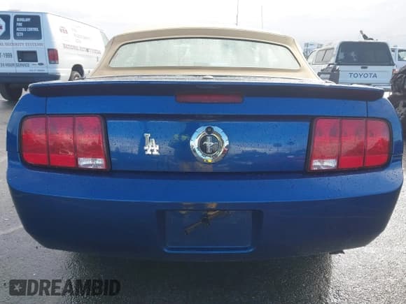 ✅ 2007 Ford Mustang Deluxe • VIN: 1ZVFT84N875329917 • Lot: 41760205. Listed on IAAI with 171,005 mi. Free auction sales archive from the USA and detailed vehicle history report at DreamBid. Image 16.