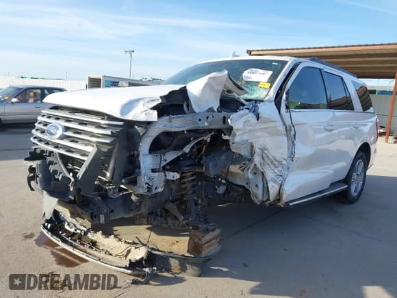 ✅ 2018 Ford Expedition XLT • VIN: 1FMJU1HT5JEA18863 • Lot: 41815687. Wystawiony na IAAI z przebiegiem 96 544 mil. Bezpłatny archiwum sprzedaży aukcyjnych z USA i szczegółowy raport historii pojazdu na DreamBid. Zdjęcie 18.