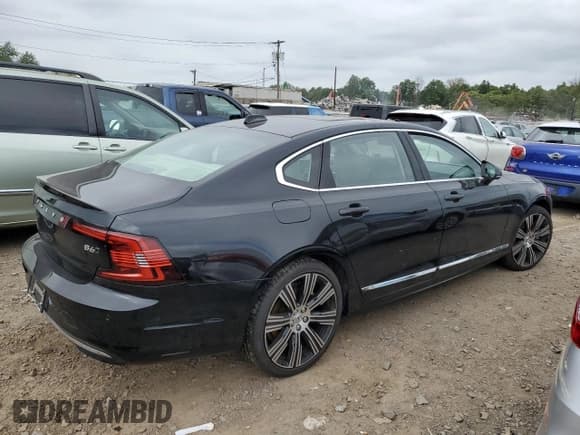✅ 2023 Volvo S90 • VIN: LVY062MA2PP317771 • Lot: 70174044. Wystawiony na Copart z przebiegiem 9 539 mil. Bezpłatny archiwum sprzedaży aukcyjnych z USA i szczegółowy raport historii pojazdu na DreamBid. Zdjęcie 3.