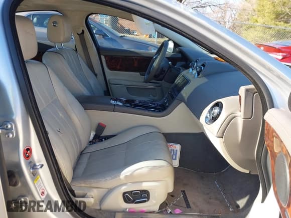 ✅ 2014 Jaguar XJ • VIN: SAJWJ1CD0E8V63989 • Лот: 41643513. Опубликован ранее на IAAI с пробегом 119 924 миль. Бесплатный доступ к архиву аукционных продаж из США и подробный отчёт об истории автомобиля на DreamBid. Изображение 5.