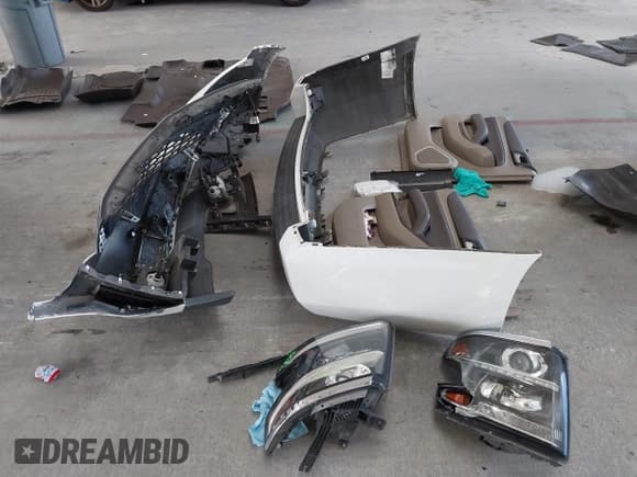 ✅ 2020 Chevrolet Suburban LT • VIN: 1GNSCHKC3LR181222 • Lot: 43047813. Wystawiony na IAAI z przebiegiem 103 318 mil. Bezpłatny archiwum sprzedaży aukcyjnych z USA i szczegółowy raport historii pojazdu na DreamBid. Zdjęcie 12.