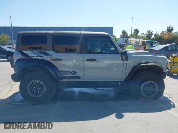 ✅ 2023 Ford Bronco Raptor • VIN: 1FMEE5JR7PLC04106 • Lot: 42316422. Wystawiony na IAAI z przebiegiem 6 859 mil. Bezpłatny archiwum sprzedaży aukcyjnych z USA i szczegółowy raport historii pojazdu na DreamBid. Zdjęcie 14.
