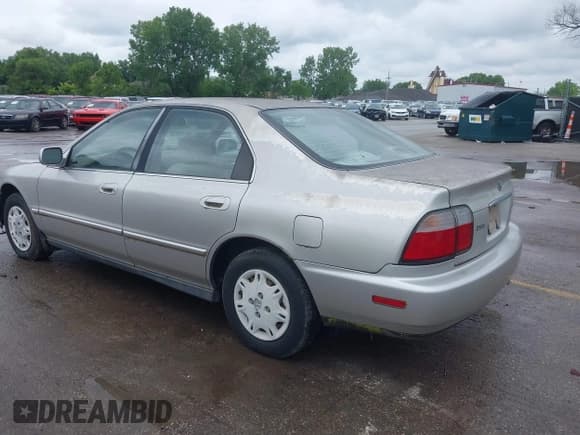 ✅ 1996 Honda Accord Value • VIN: 1HGCD5699TA211539 • Lot: 42378238. Listed on IAAI with 248,424 mi. Free auction sales archive from the USA and detailed vehicle history report at DreamBid. Image 3.