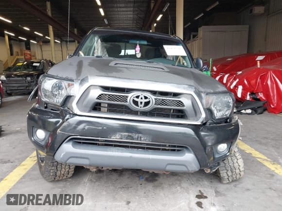 ✅ 2014 Toyota Tacoma • VIN: 3TMLU4ENXEM143779 • Lot: 43475792. Listed on IAAI with 156,975 mi. Free auction sales archive from the USA and detailed vehicle history report at DreamBid. Image 12.