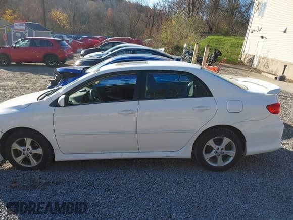 ✅ 2012 Toyota Corolla S • VIN: 2T1BU4EEXCC837616 • Lot: 43520464. Listed on IAAI with 129,637 mi. Free auction sales archive from the USA and detailed vehicle history report at DreamBid. Image 14.