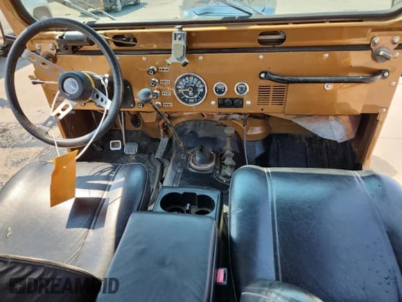 ✅ 1977 Jeep CJ • VIN: J7M83EA043070 • Lot: 71674325. Wystawiony na Copart z przebiegiem 65 639 mil. Bezpłatny archiwum sprzedaży aukcyjnych z USA i szczegółowy raport historii pojazdu na DreamBid. Zdjęcie 8.