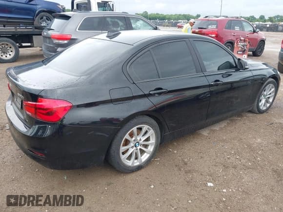 ✅ 2018 BMW 3 Series 320i • VIN: WBA8E1G55JNU92408 • Lot: 42481379. Listed on IAAI with 73,521 mi. Free auction sales archive from the USA and detailed vehicle history report at DreamBid. Image 4.