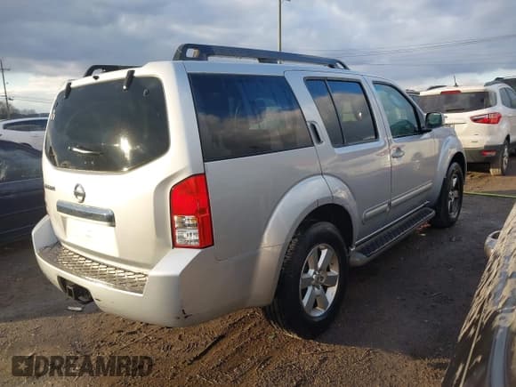 ✅ 2011 Nissan Pathfinder SV • VIN: 5N1AR1NN0BC625399 • Lot: 41404121. Wystawiony na IAAI z przebiegiem 201 697 mil. Bezpłatny archiwum sprzedaży aukcyjnych z USA i szczegółowy raport historii pojazdu na DreamBid. Zdjęcie 4.