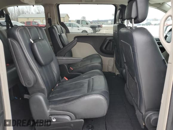 ✅ 2014 Chrysler Town & Country Touring • VIN: 2C4RC1BG6ER410135 • Lot: 88464185. Listed on Copart with 173,220 mi. Free auction sales archive from the USA and detailed vehicle history report at DreamBid. Image 11.