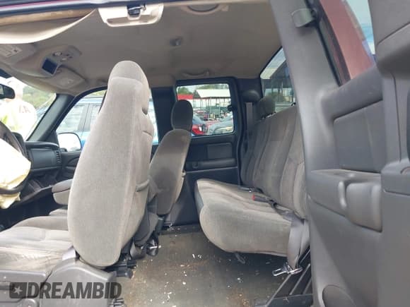 ✅ 2004 Chevrolet Silverado 1500 LS • VIN: 1GCEK19T34E275843 • Lot: 43444299. Wystawiony na IAAI z przebiegiem 162 652 mil. Bezpłatny archiwum sprzedaży aukcyjnych z USA i szczegółowy raport historii pojazdu na DreamBid. Zdjęcie 8.